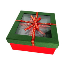 Новорічна картонна коробка зелено-червона з вікнцем 15,5*15,5*8,5см
