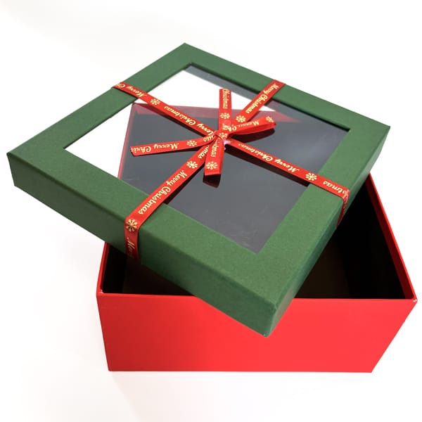 Новорічна картонна коробка зелено-червона з вікнцем 19,5*19,5*9,5см