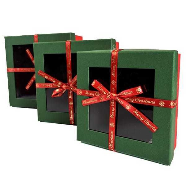 Новорічна картонна коробка зелено-червона з вікнцем 19,5*19,5*9,5см